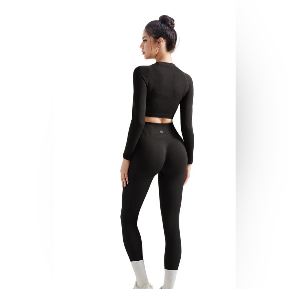 suuksesss new Women's Black Seamless Leggings and crop top size m 2 for 1 deal